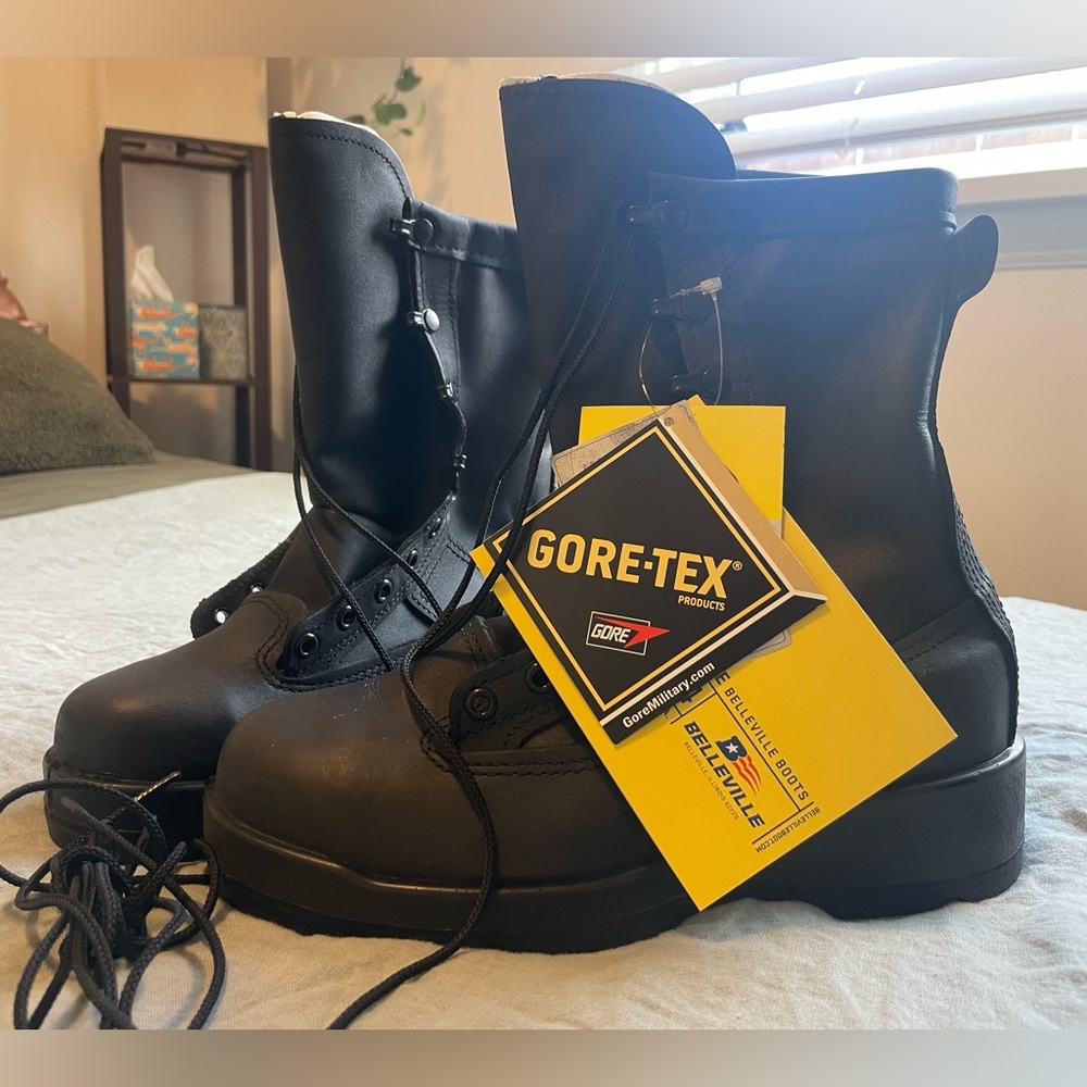 Belleville steel toe black leather boots. Men’s size 6.5 / women’s 8.5.
